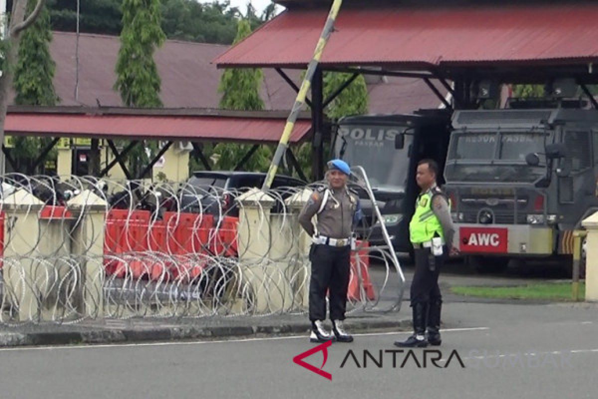 Polisi Pasaman Barat perketat pengamanan masuk mapolres