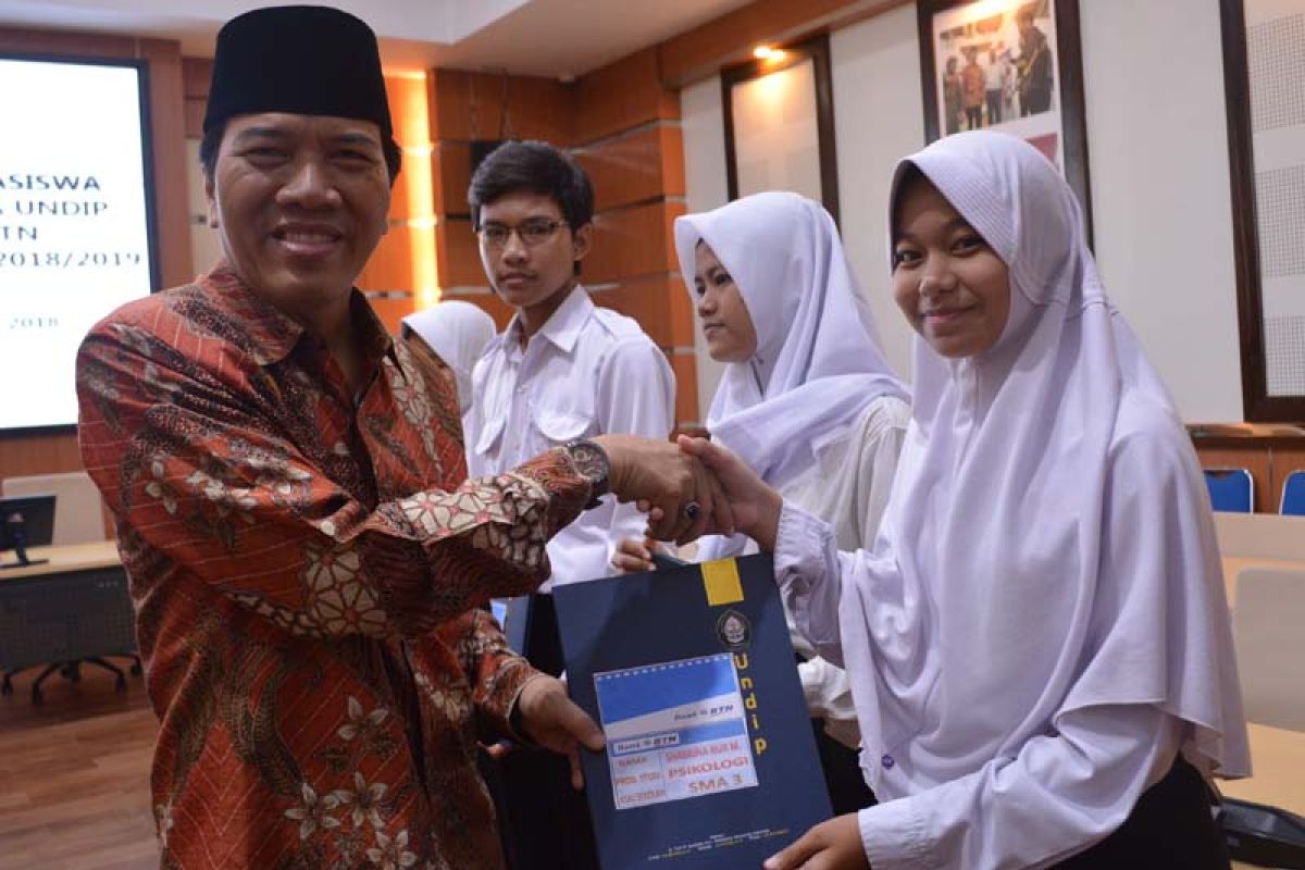 Alumni Undip bantu beasiswa mahasiswa SNMPTN