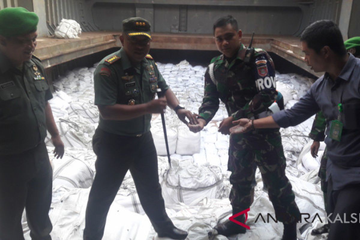 Ribuan ton pupuk ilegal dari Tiongkok masuk Indonesia