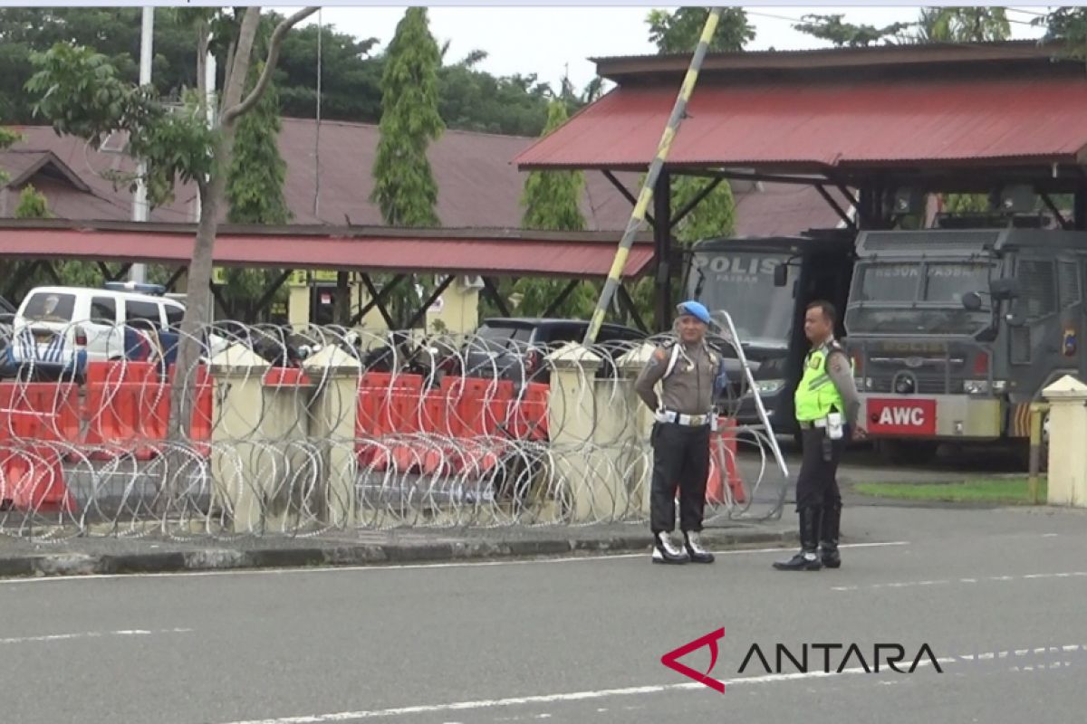 Polisi perketat pengamanan Mapolres Pasaman Barat