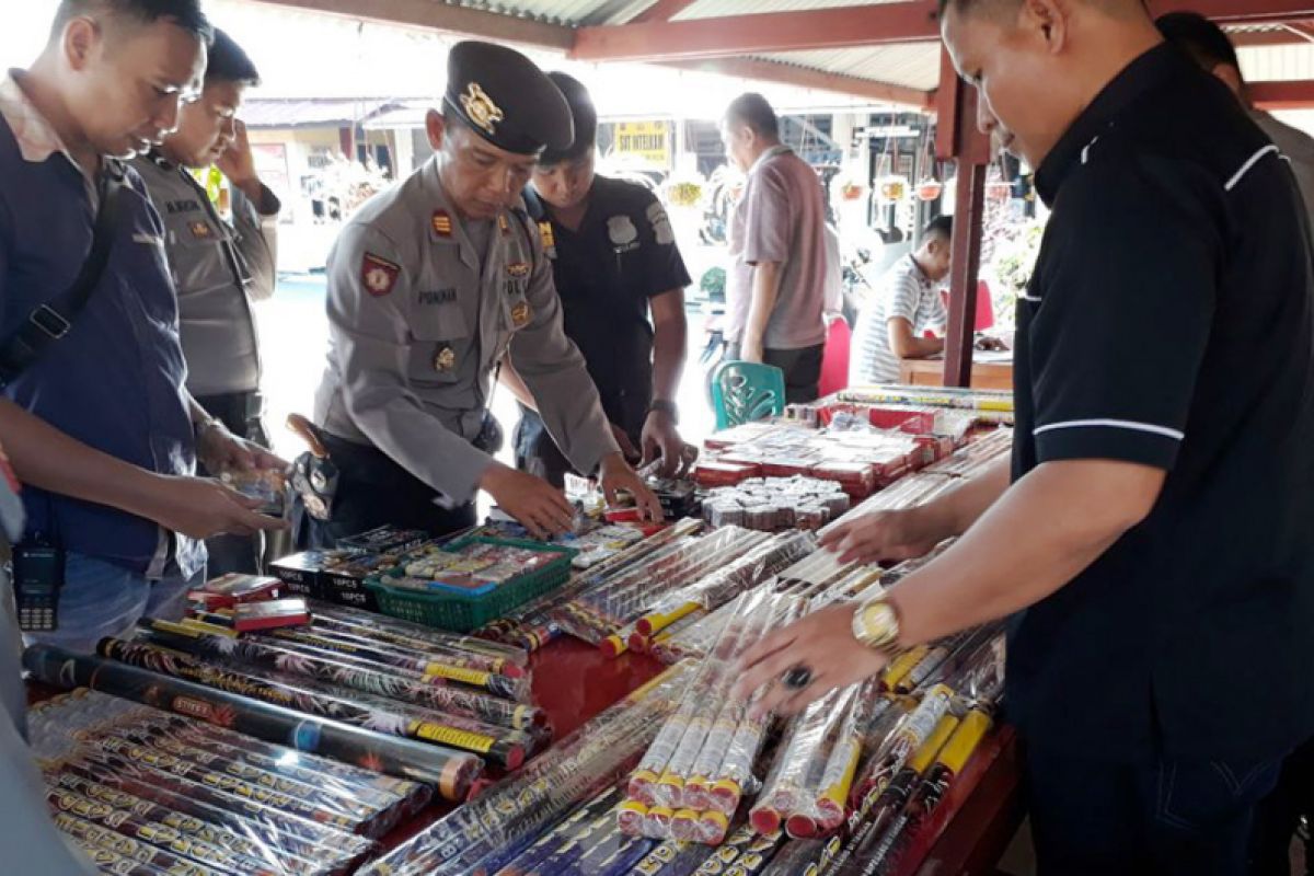 Polres Solok razia penjual Petasan ciptakan rasa aman