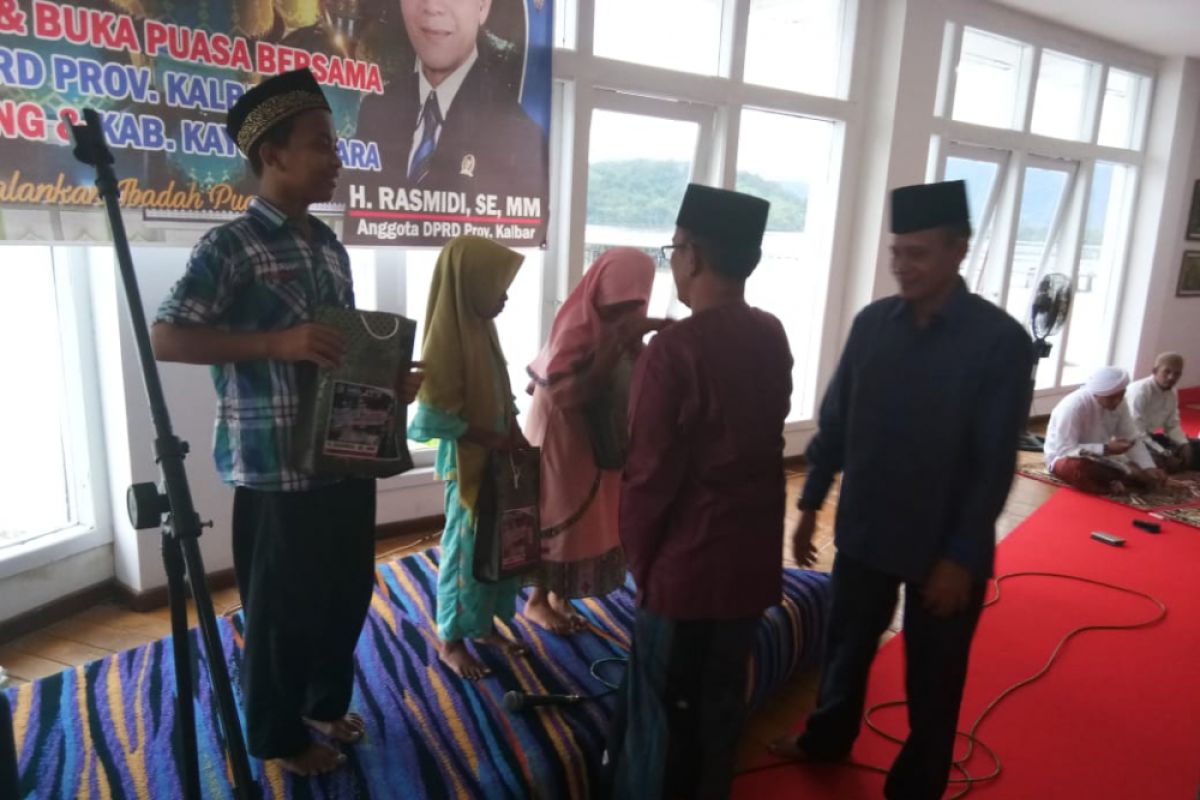 Safari Ramadhan Anggota DPRD Kalbar di Desa Sutera