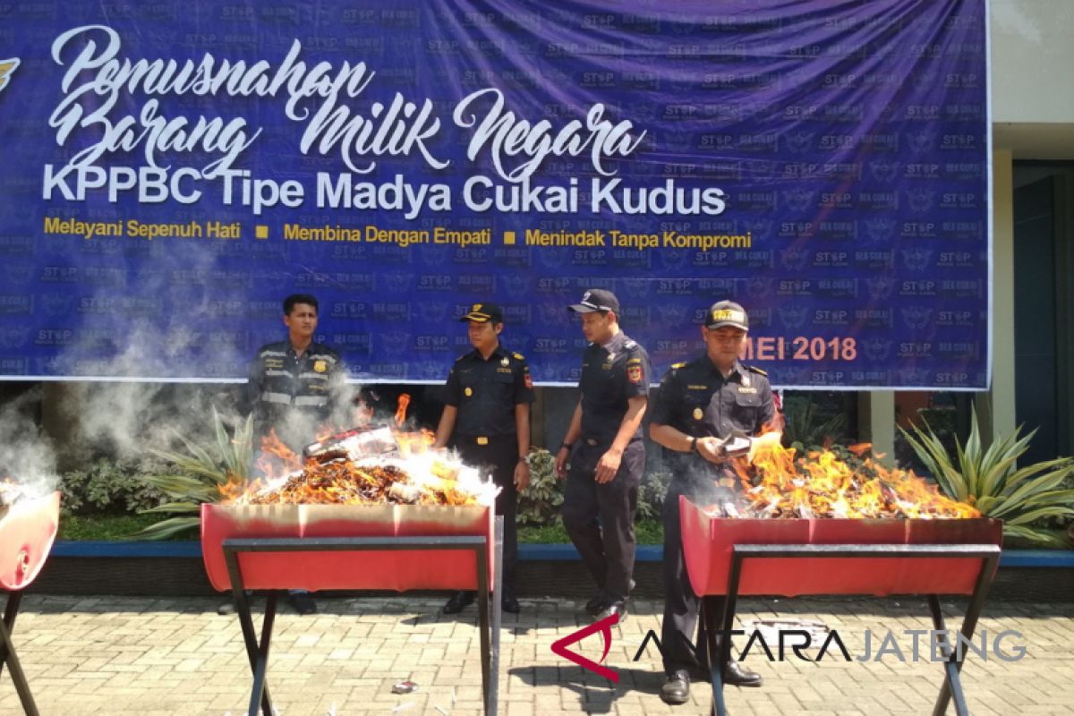 Bea Cukai Kudus musnahkan rokok senilai Rp8,13 miliar (VIDEO)