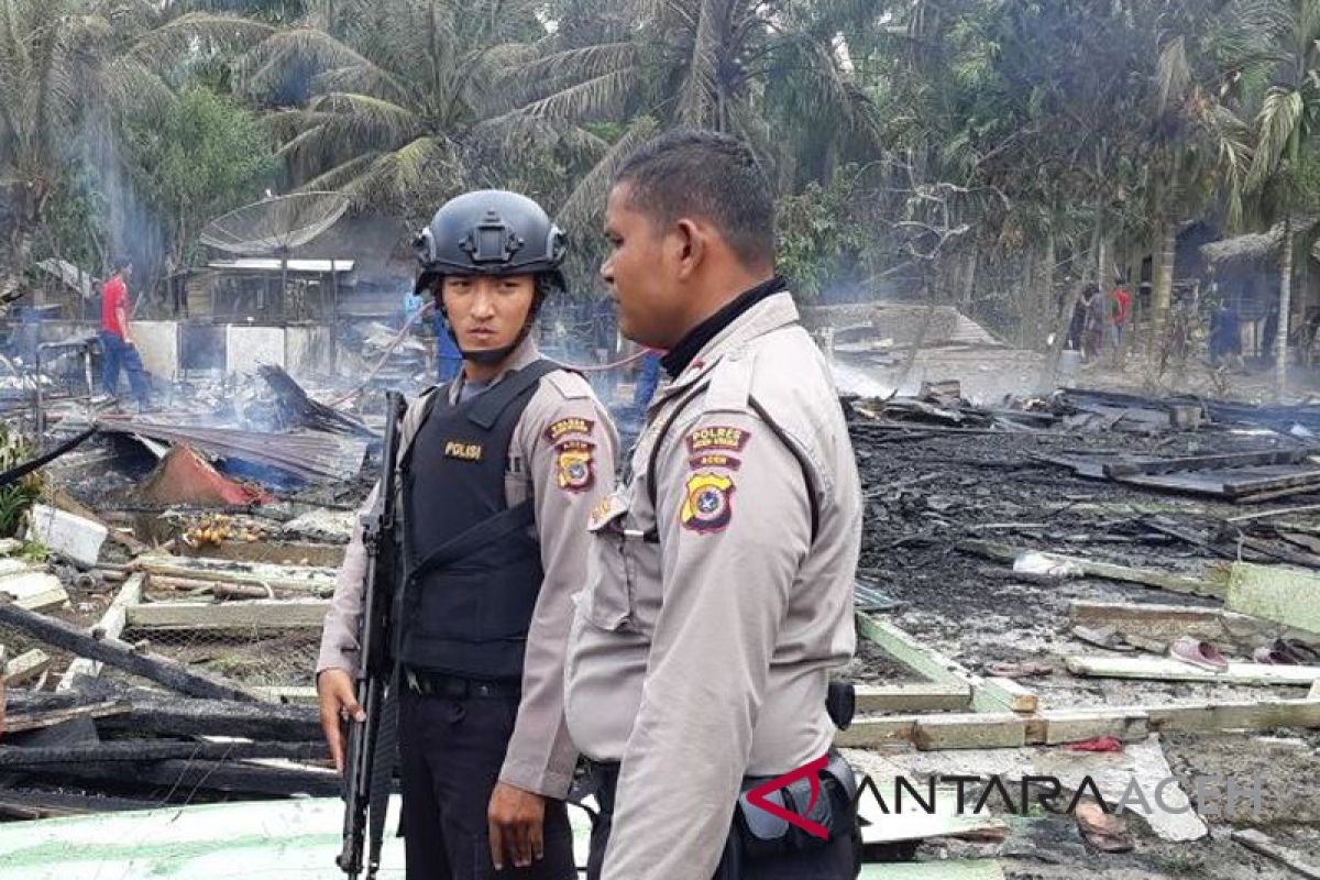 Dua rumah kayu terbakar di Aceh Utara