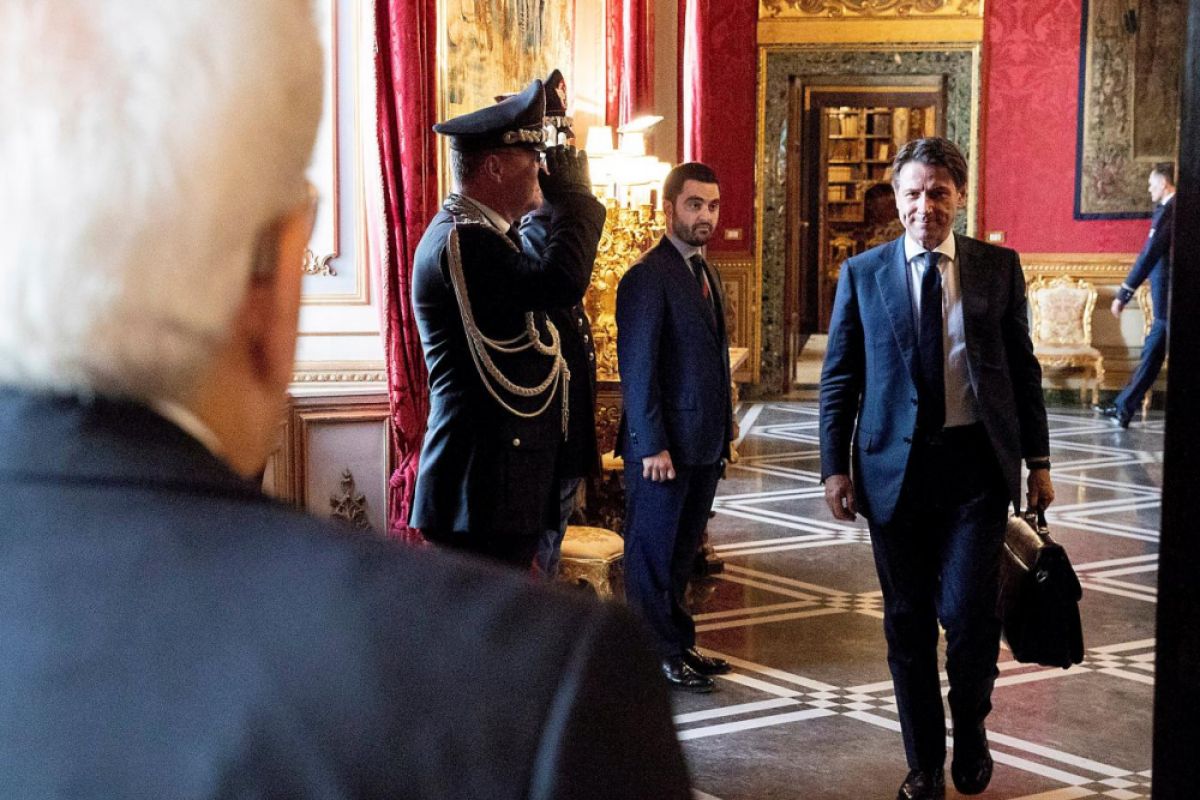 Giuseppe Conte dilantik jadi perdana menteri Italia