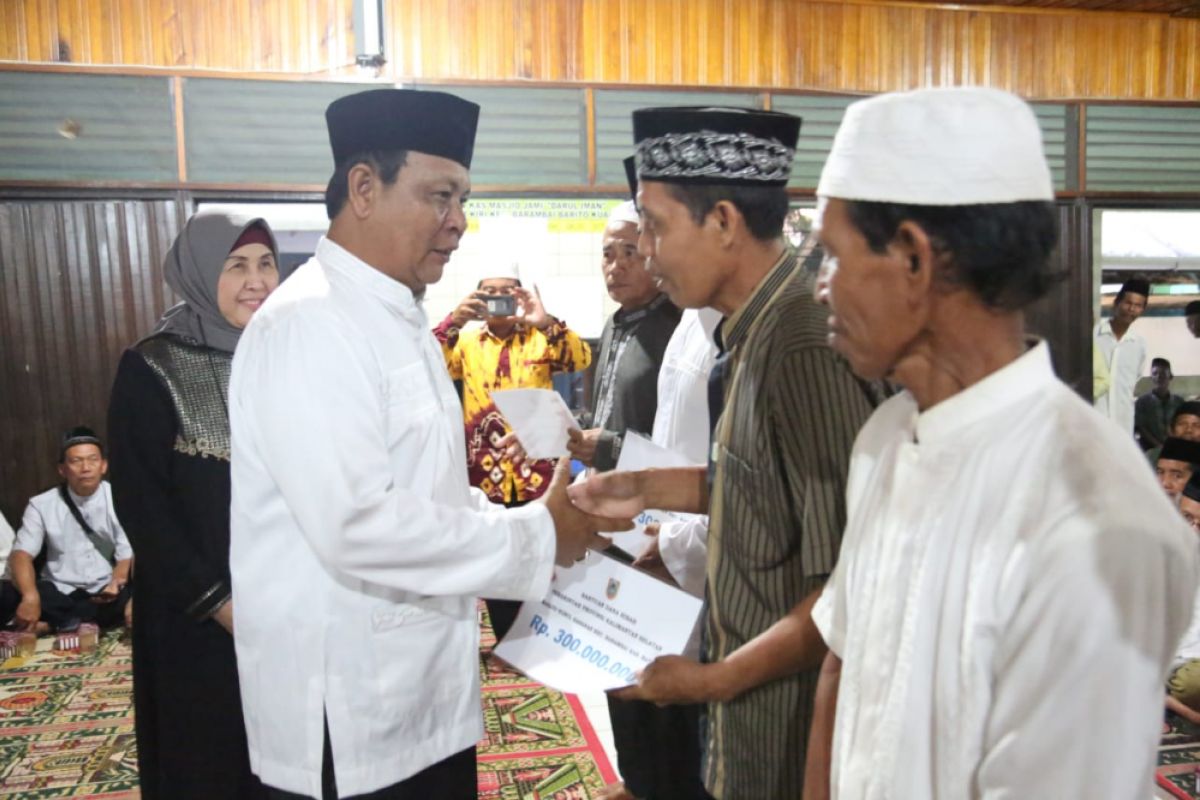 Gubernur Kalsel borong beras petani 8.000 liter