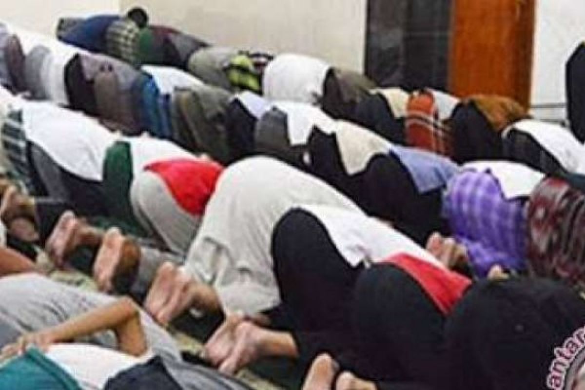 Salat Tarawih di Masjid Al-Falah, Imamnya asal Palestina Tiap Hari Kecuali Sabtu Minggu