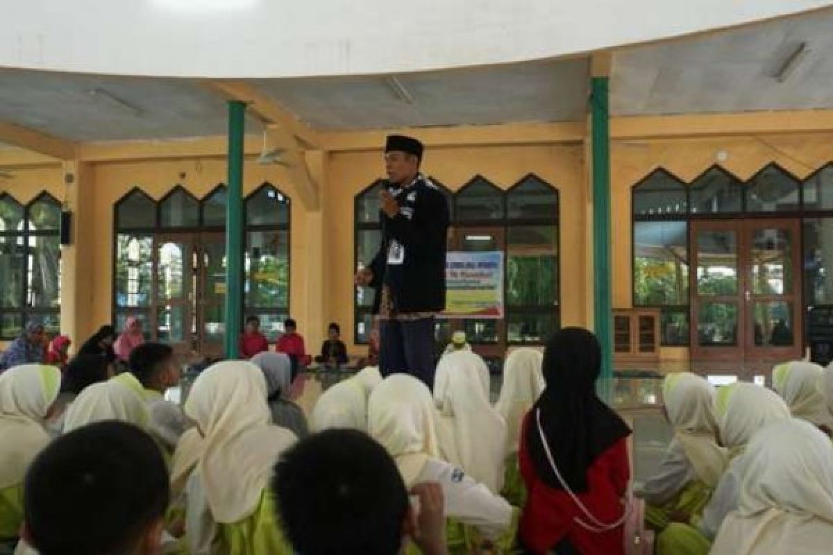 Sambut Ramadan, Anak-anak Sekolah Ini Diajarkan Berbagi Sejak Dini