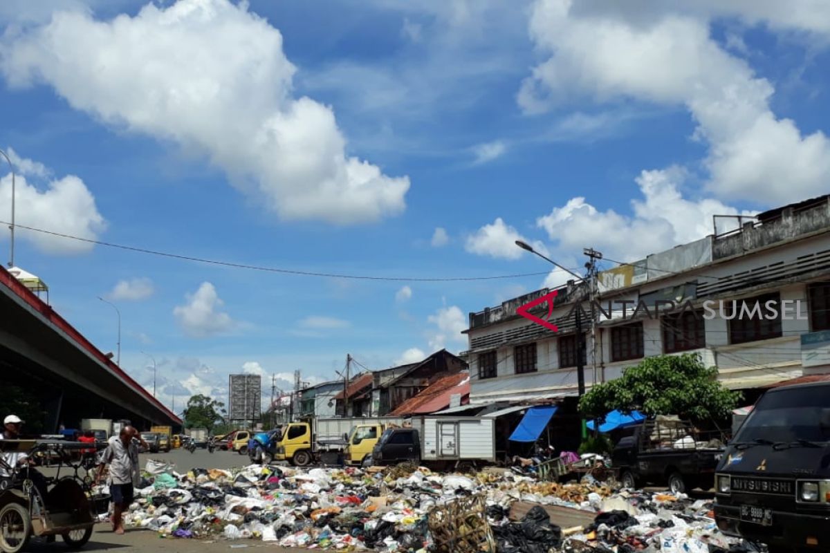 Sampah di pasar Baturaja capai tujuh ton