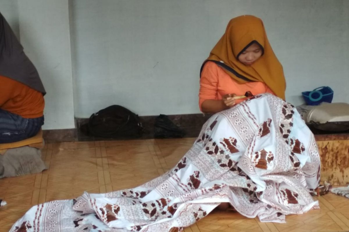 Sarung batik cap Kudus jadi incaran saat Ramadhan (VIDEO)