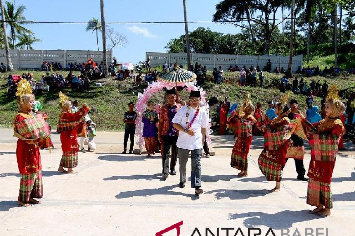 Sekda Bangka Barat apresiasi pesata adat perang ketupat di Tempilang