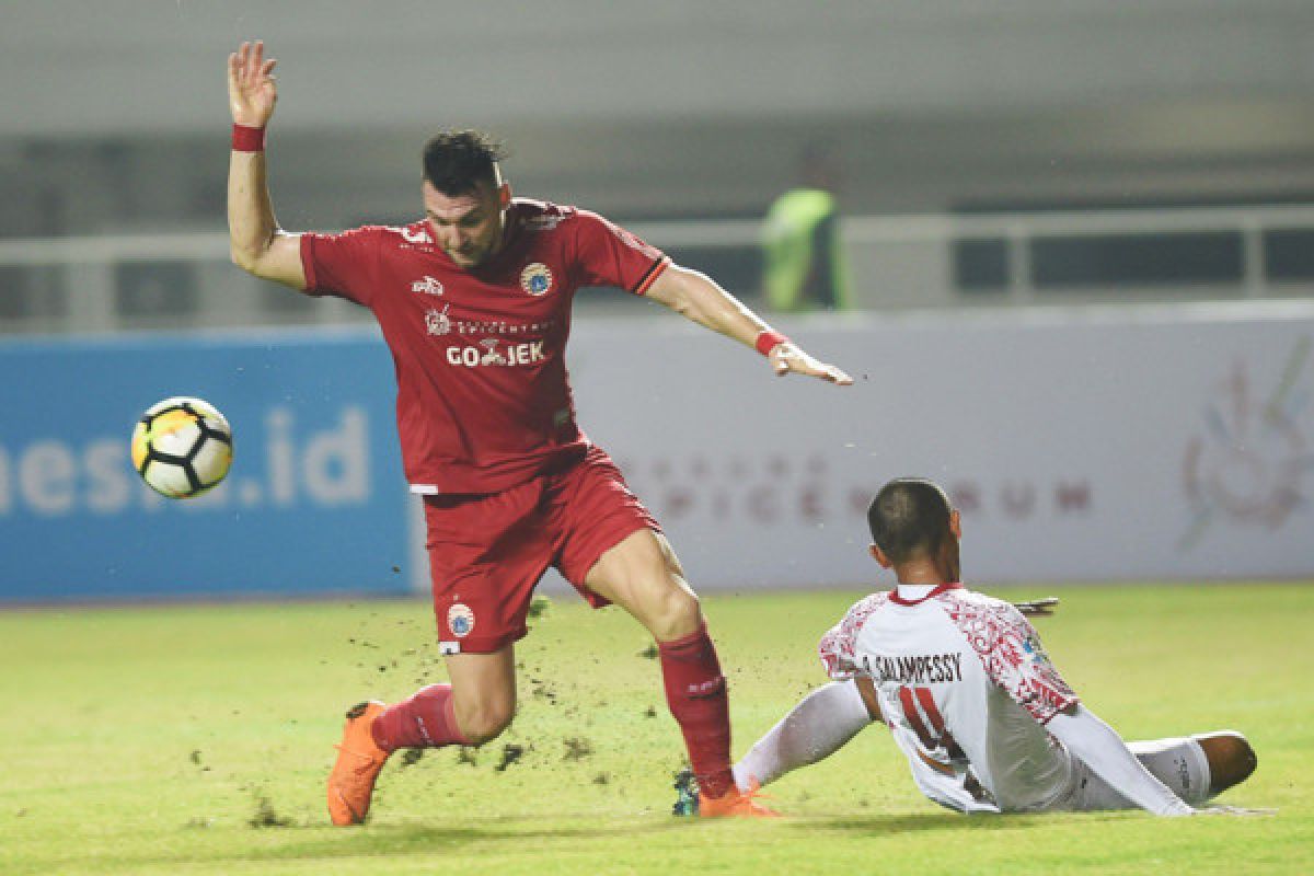 Persija ungguli Persipura 1-0 babak pertama