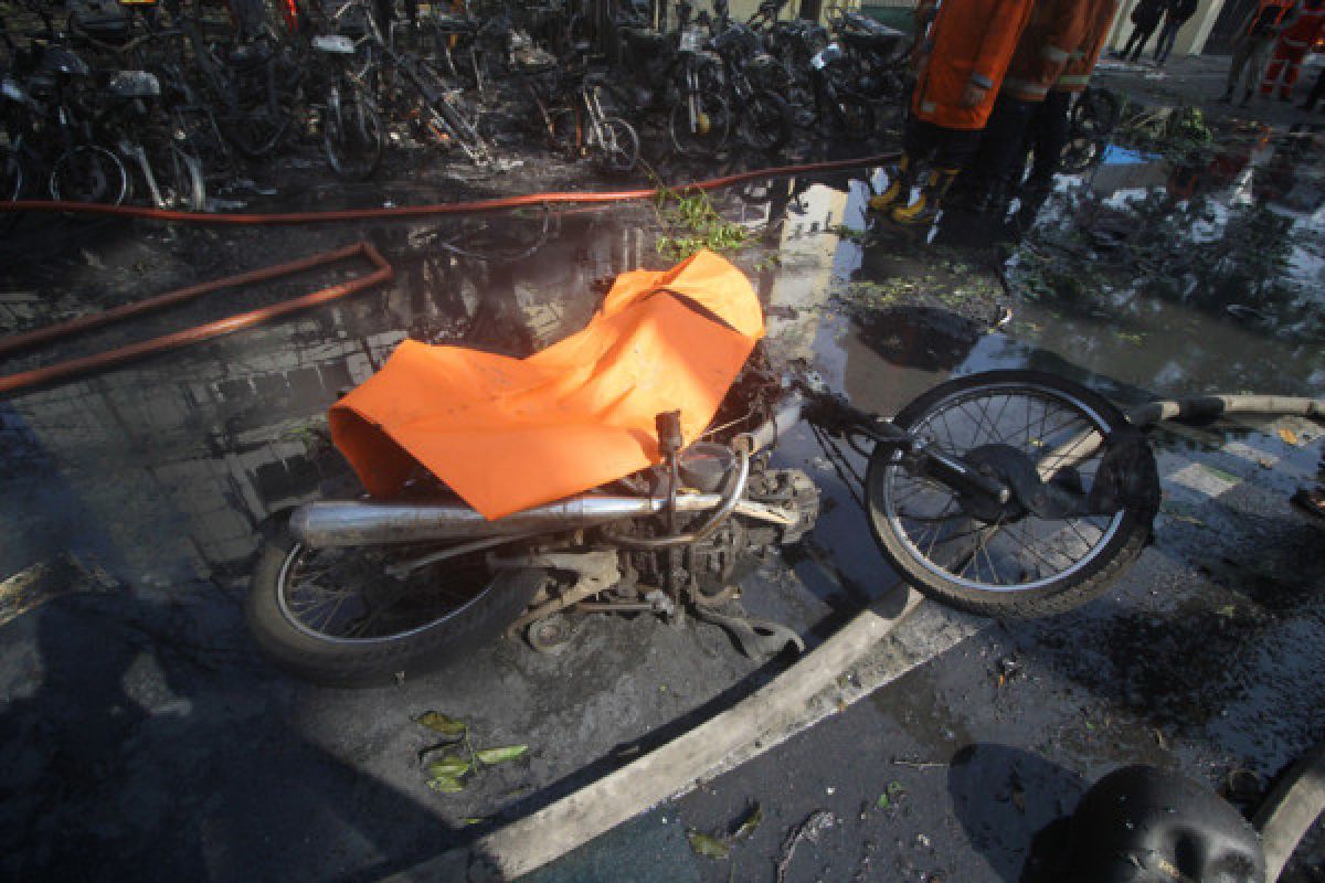 Teror pembakaran kendaraan di Semarang, hari ini tiga sepeda motor