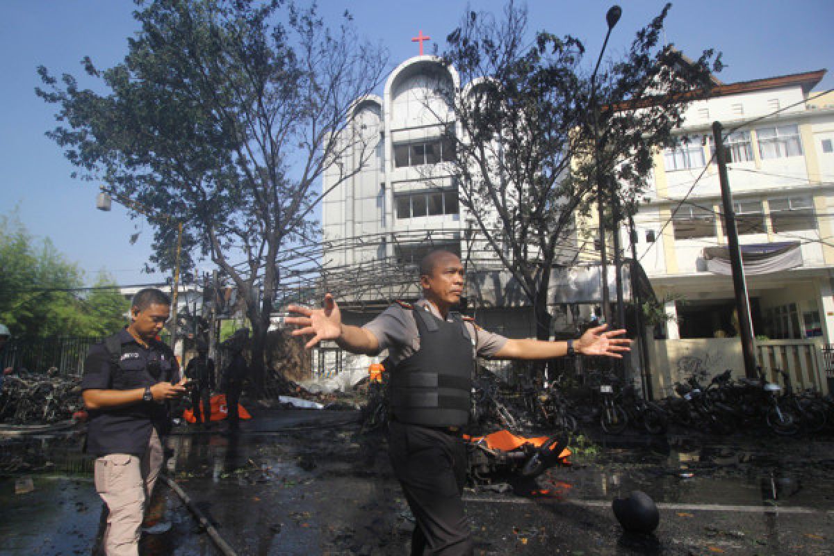Round Up - Bom meledak di tiga lokasi Surabaya