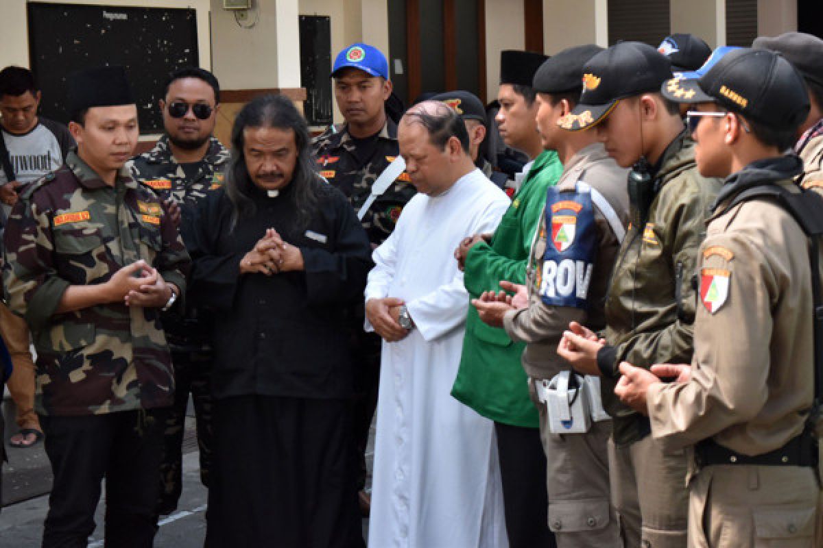 Anies Baswedan kutuk keras pengeboman gereja di Surabaya