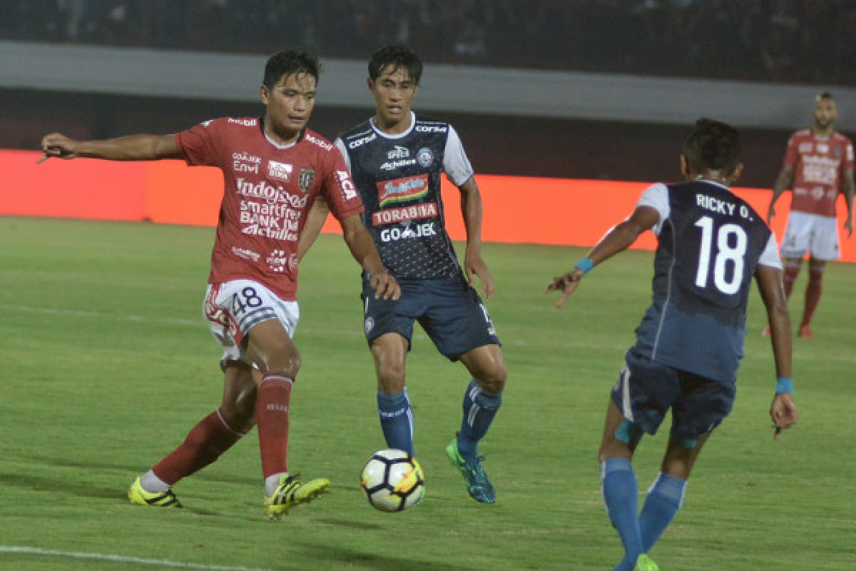 Arema FC incar poin di kandang PSMS