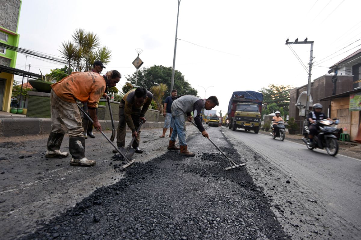 Pemkab Kulon Progo targetkan perbaikan jalan selesai sebelum H-7