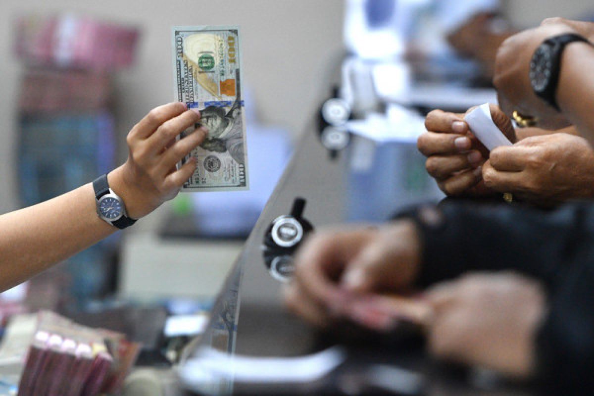 Rupiah Jumat sore menguat ke Rp14.103