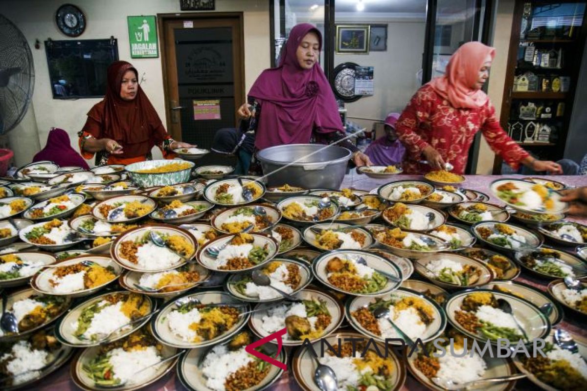 Pusat Jajanan Takjil Di Rangkasbitung Dipadati Warga