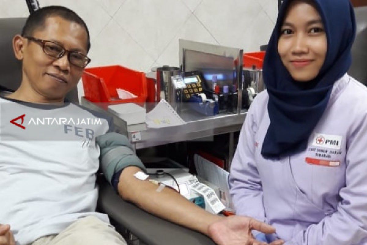 Pascaledakan Bom, Ratusan Warga Donorkan Darahnya di PMI Surabaya