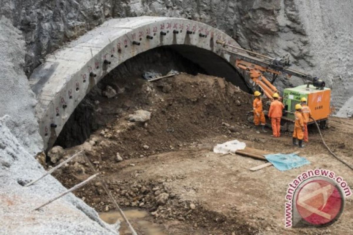 China bangun terowongan kedap suara