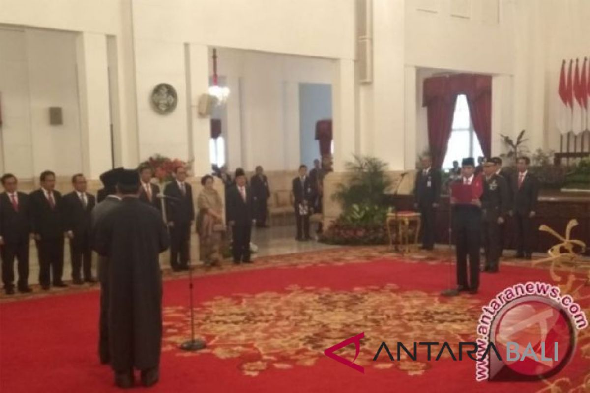 Presiden Jokowi melantik Yahya Staquf sebagai Wantimpres