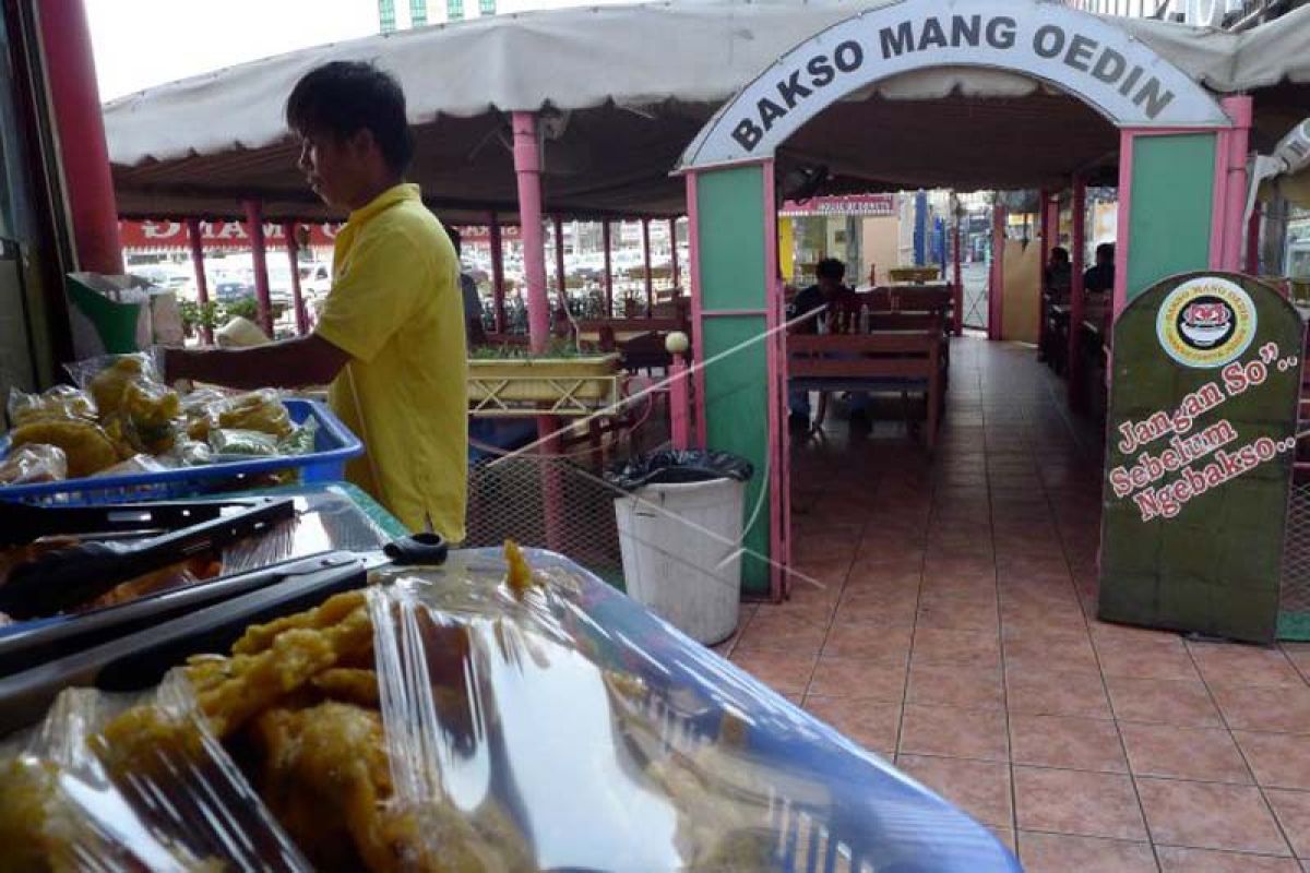 Pemkab Mamuju minta warung tutup siang hari