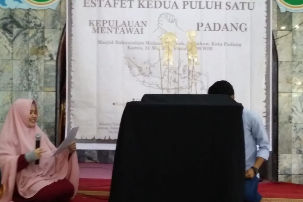 Pertunjukan wayang semarakkan  hari tanpa tembakau sedunia di Padang (video)