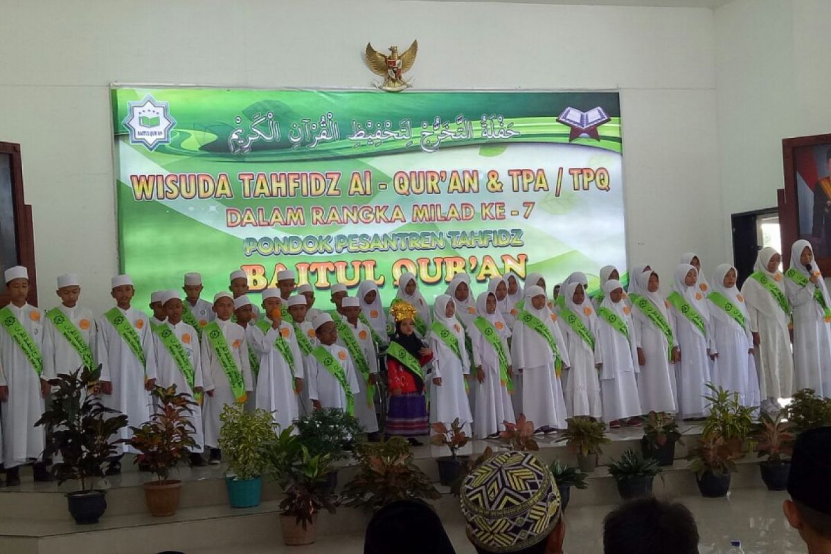 Ponpes Tahfidz Baitul Qur'an wisuda 200 santri