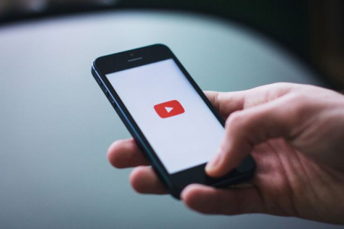 1,8 miliar pengguna nonton YouTube tiap bulan