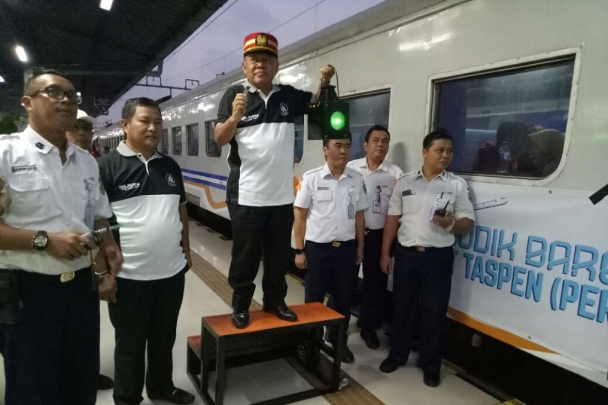 Penumpang Mudik BUMN Taspen tertinggal kereta