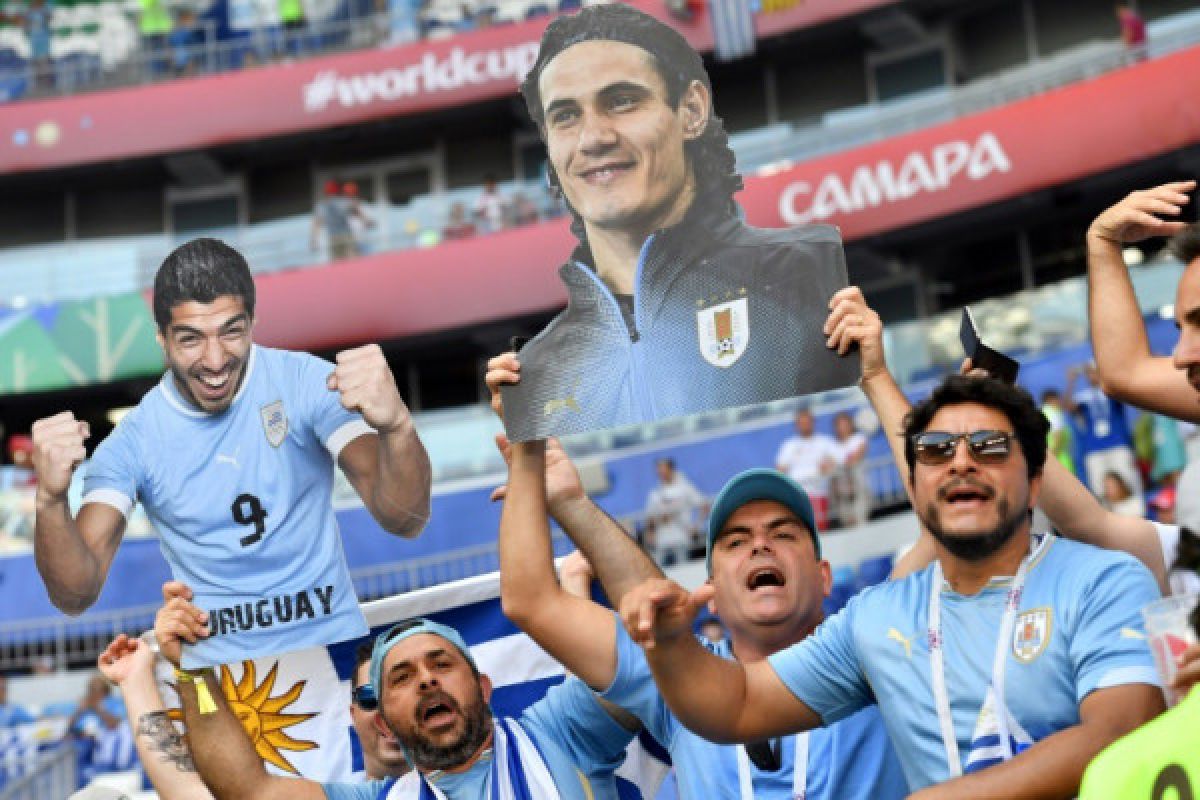 Galeri foto pembuktian Uruguay raja Grup A