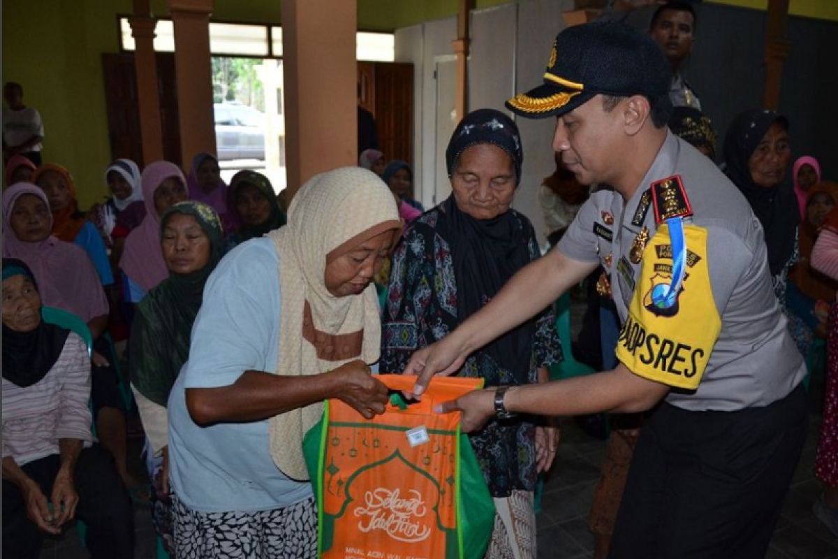 Polres Ponorogo Bakti Sosial di 