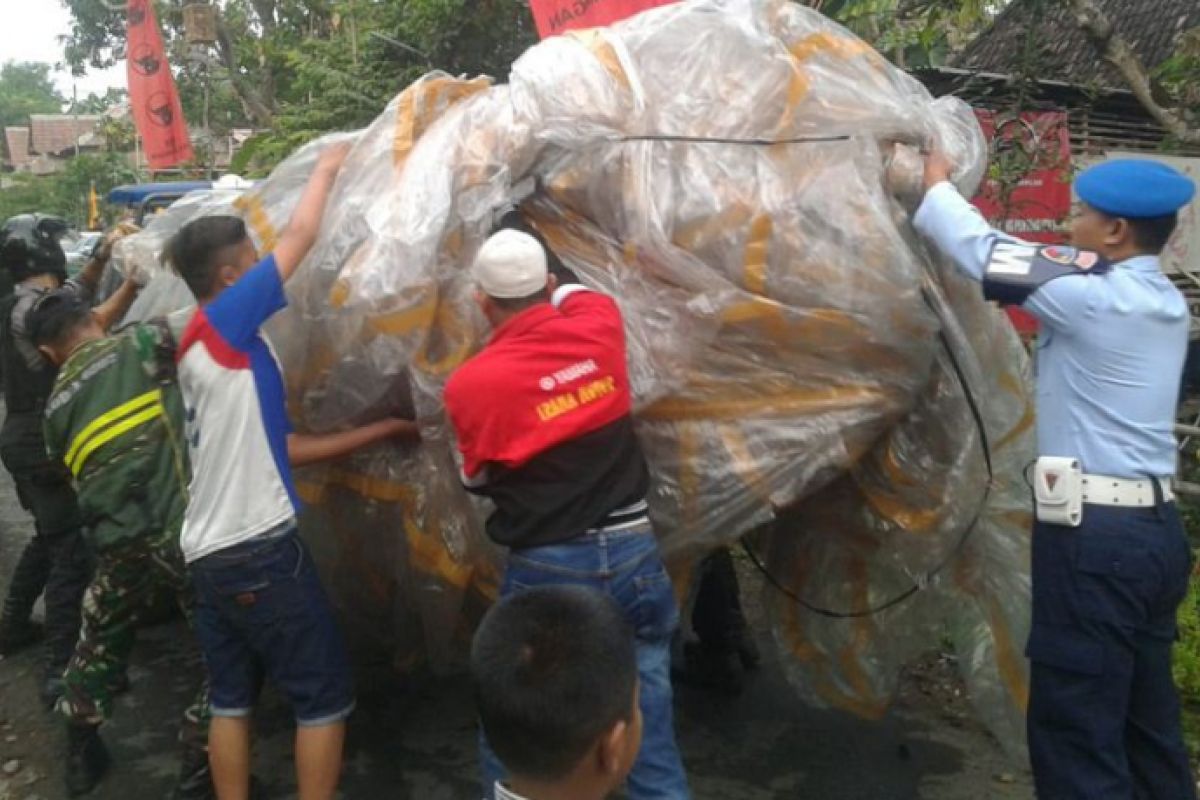 Ratusan Personel TNI-Polri Razia Balon di Ponorogo