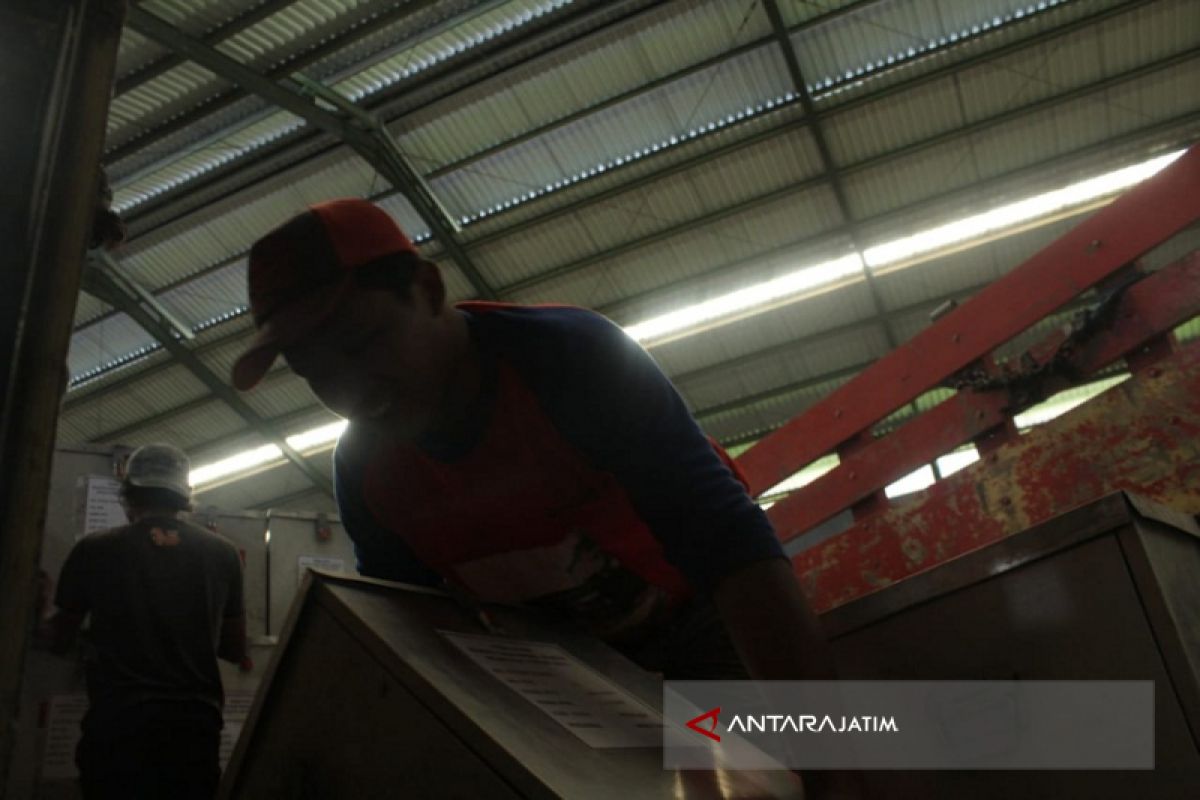 KPU Nganjuk Distribusikan Logistik Pilkada