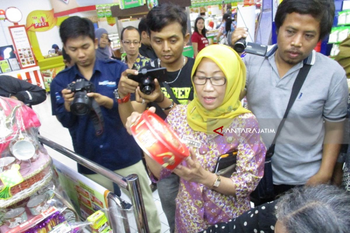 Petugas  Temukan Kaleng Penyok saat Sidak (Video)