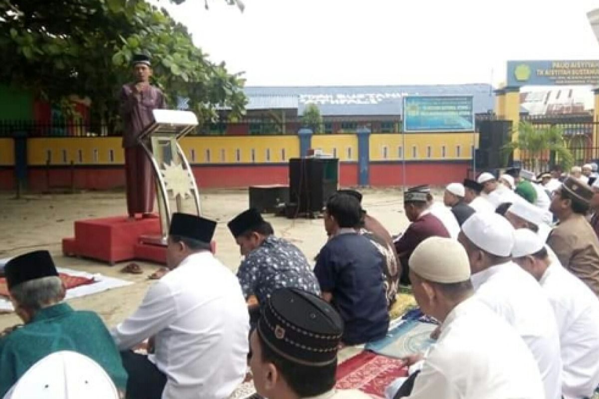 Perbanyak baca Qur'an, bukan HP