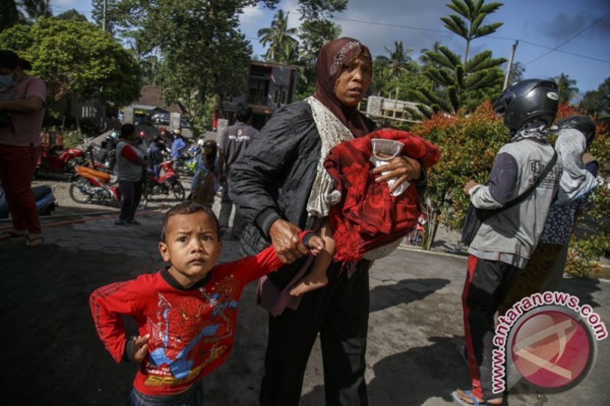 Warga lereng Merapi di Magelang tinggalkan tempat pengungsian