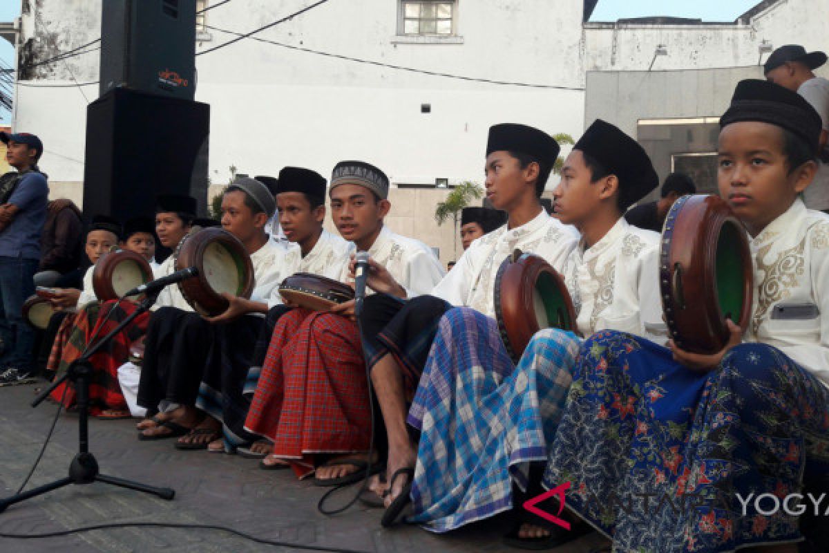Ratusan warga gelar Sholawat Kebangsaan di Tugu Yogyakarta