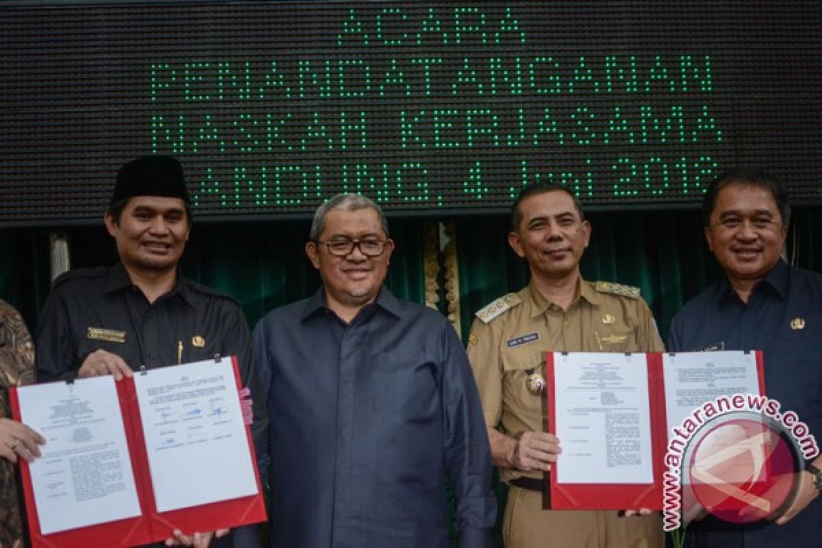 Jabar teken MoU pembangunan LRT