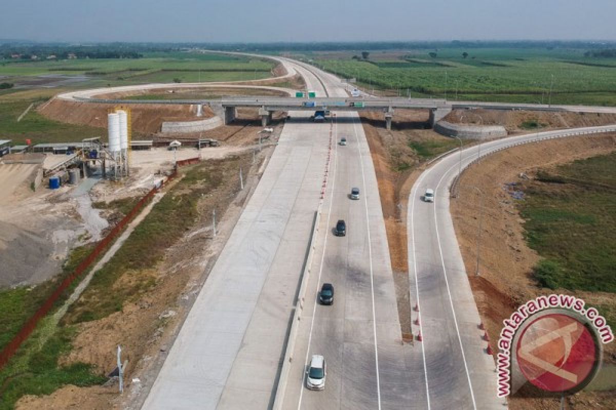 Jokowi to inaugurate toll roads, distribute land certificates in C Java