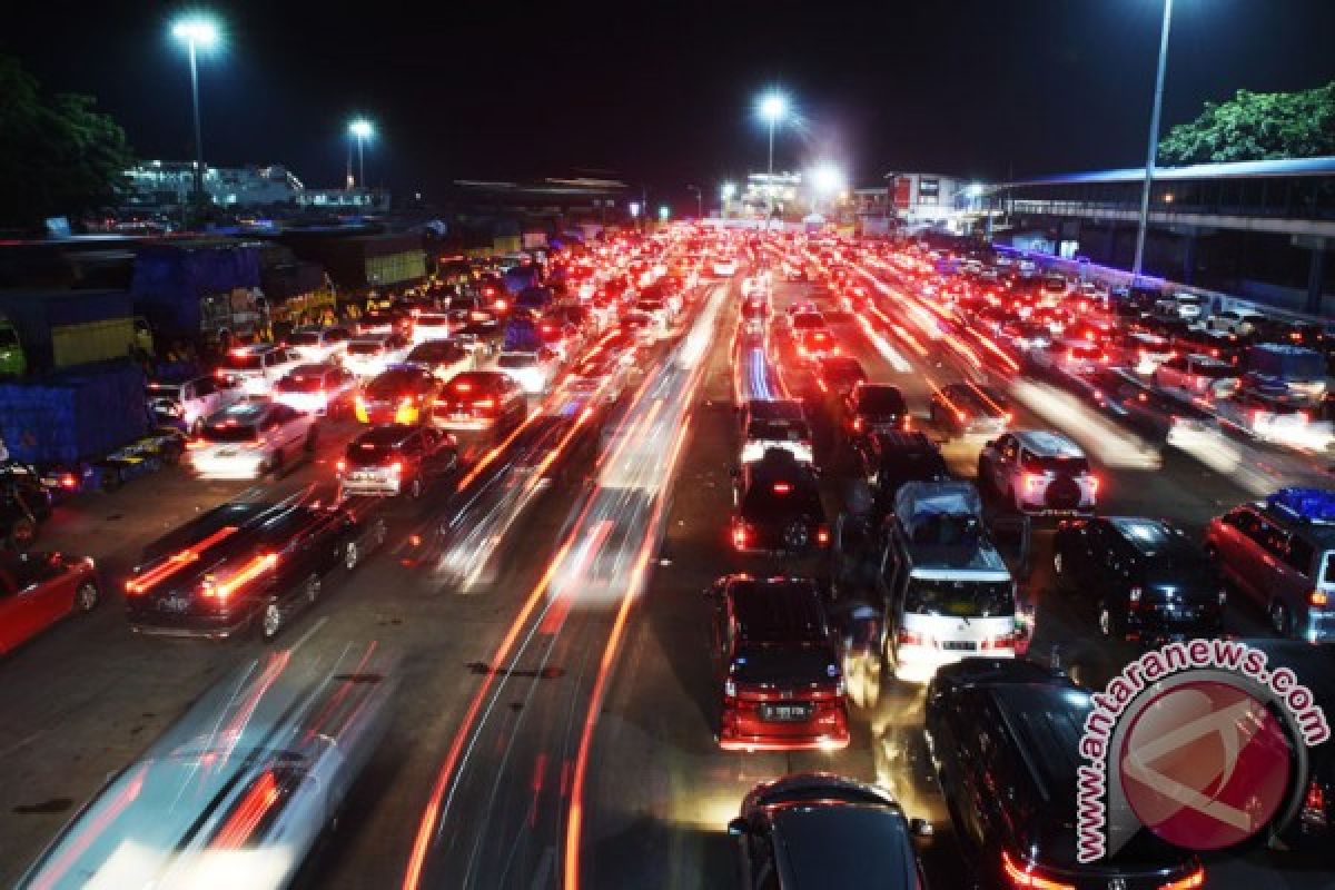 Puncak arus mudik diperkirakan malam ini