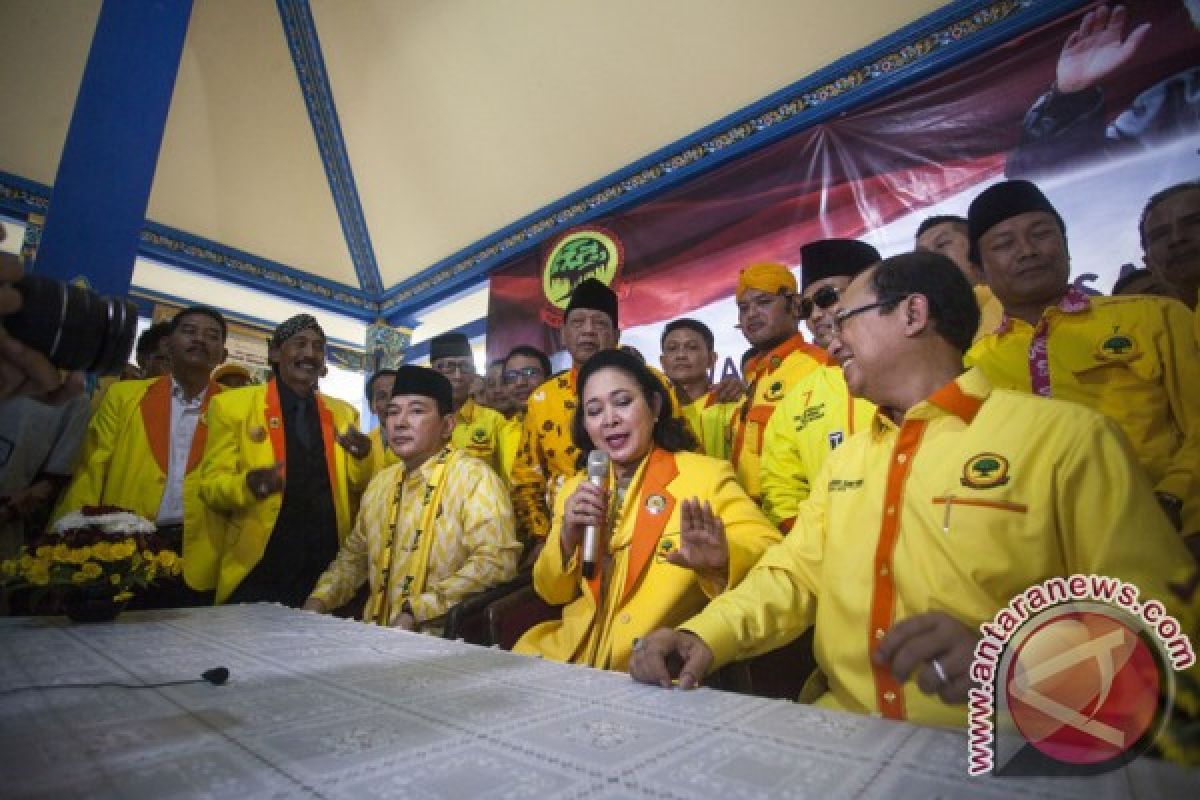 Titiek Soeharto tinggalkan Golkar, merapat ke Tommy di Berkarya