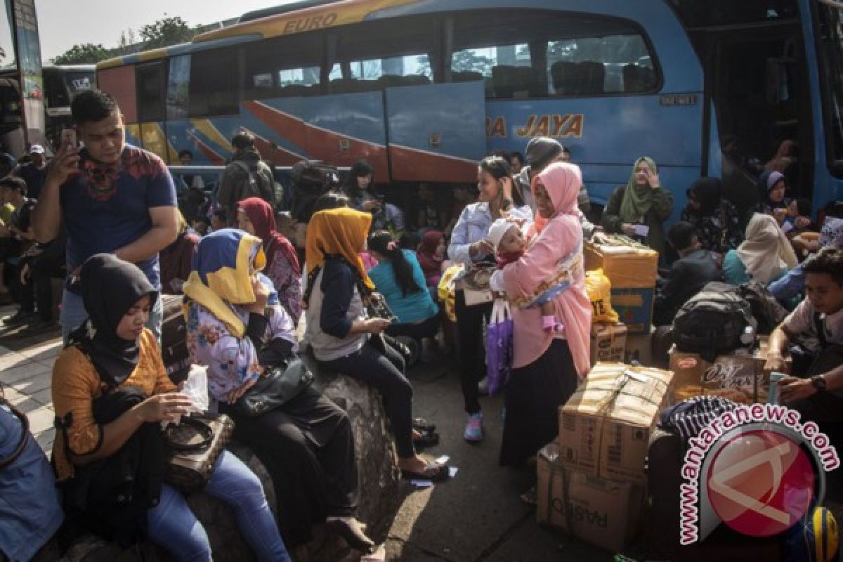 Penumpang tiba di Terminal Kampung Rambutan masih 20.000-an orang