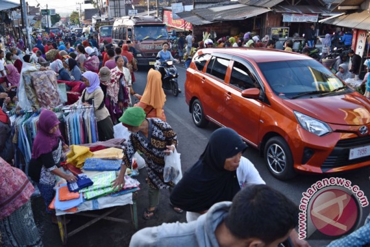 Pasar Tumpah Kuok sebabkan kemacetan lintas Sumbar-Riau