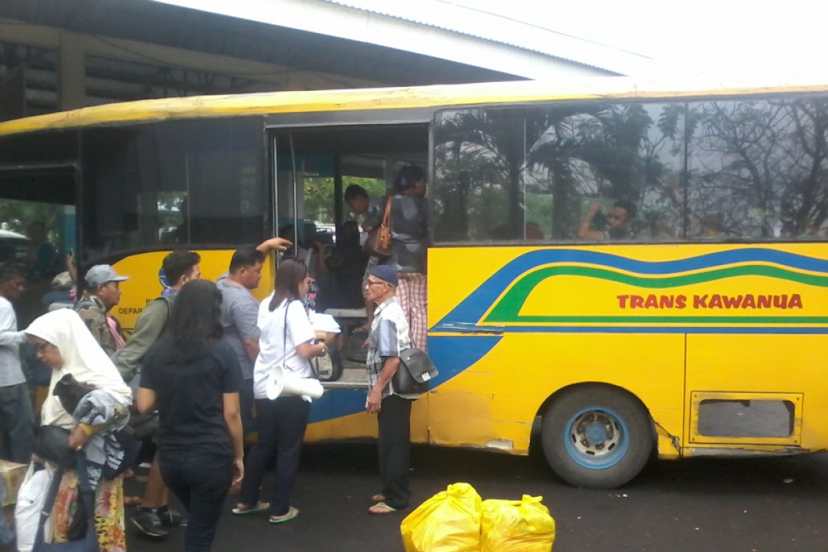 Damri berangkatkan 12 bus pemudik dari Malalayang
