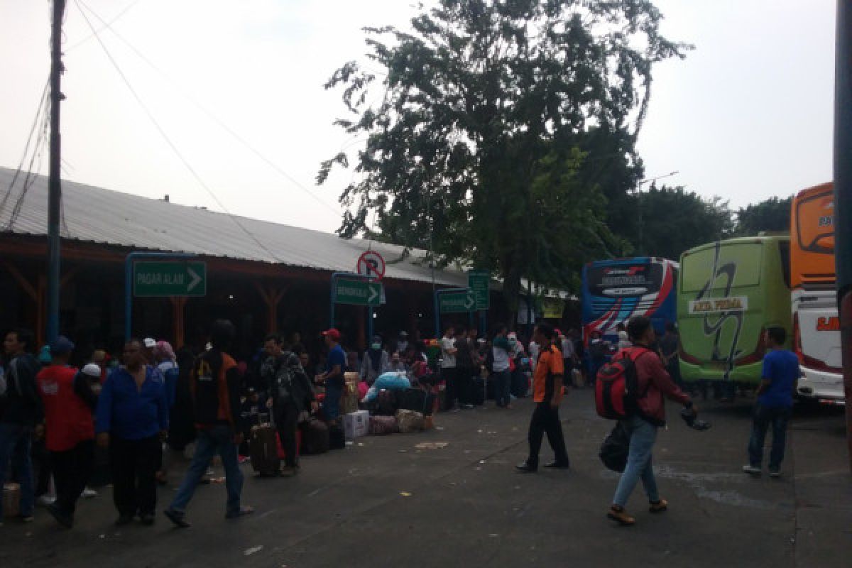 7.507 penumpang tiba di Terminal Kalideres di hari terakhir liburan Lebaran