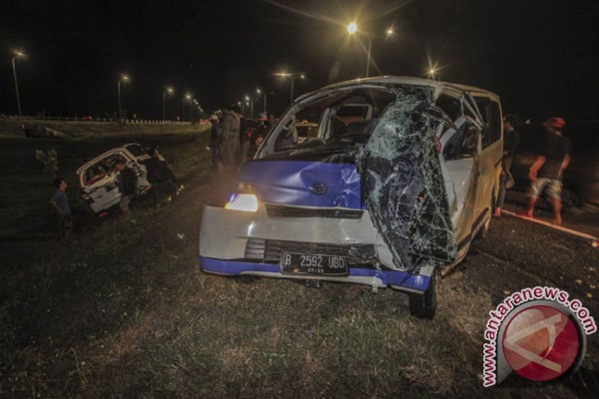 Korban tewas kecelakaan di tol Gresik bertambah