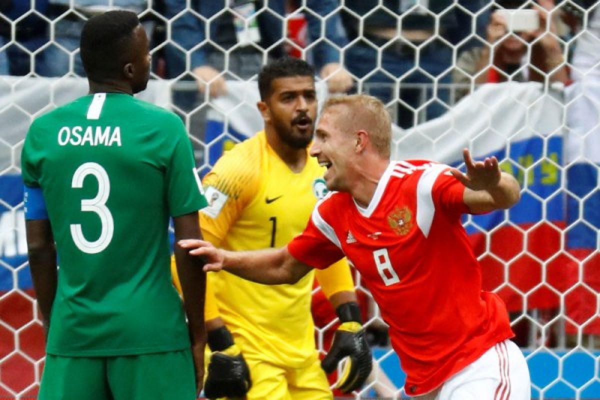 Rusia ungguli Arab Saudi 2-0 di babak pertama