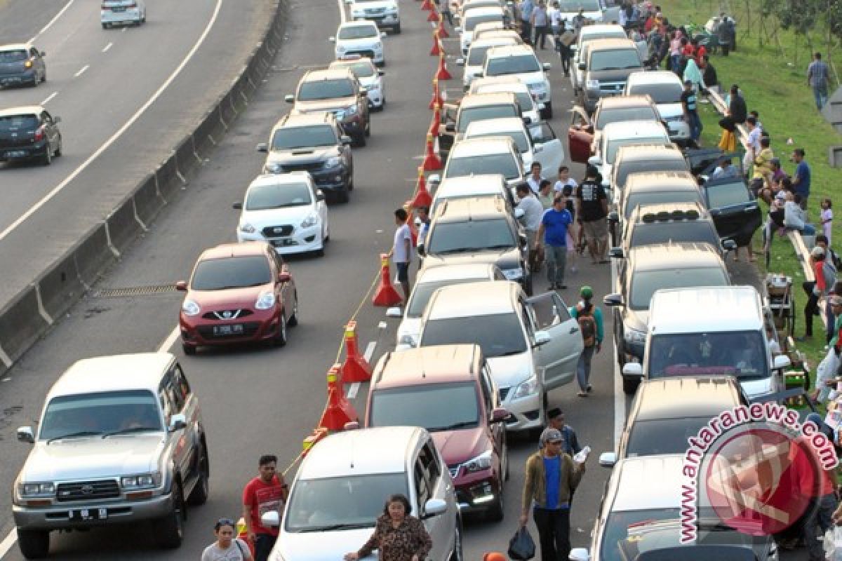 Jalur Puncak ramai lancar sejak Minggu petang